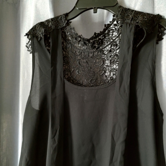 Black lace and flowy fabric sleeveless top. Size small. - Picture 10 of 12